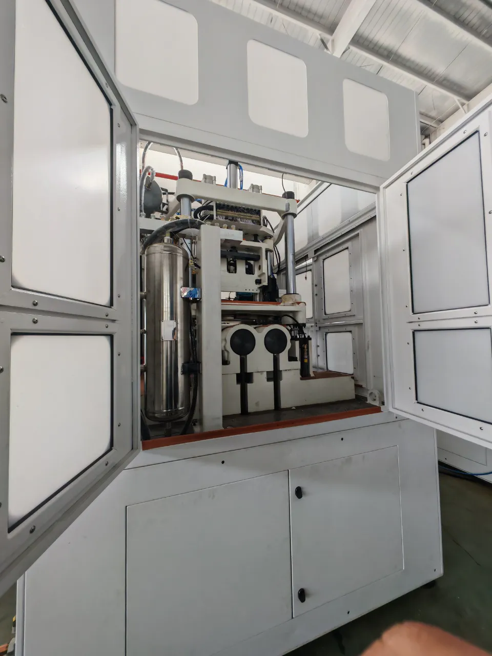 How to Calculate the Return on Investment (ROI) for Blow Molding Machines injection stretch blow molding products and molds